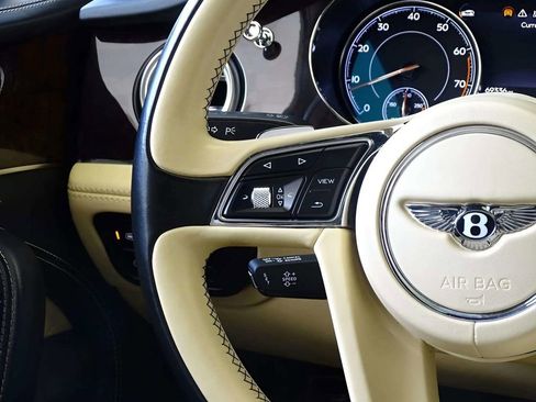 Used 2017 Bentley Bentayga image 18