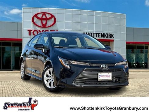 Certified 2024 Toyota Corolla LE image 1