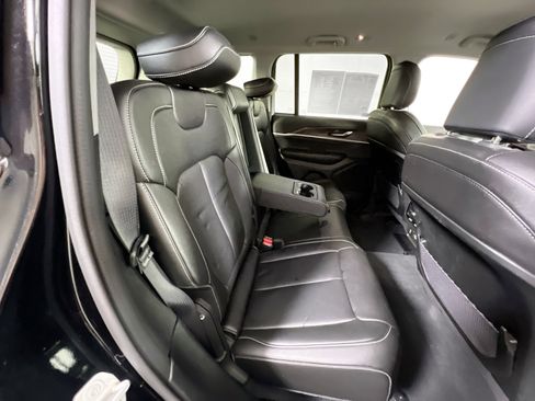 Used 2023 Jeep Grand Cherokee Limited image 25