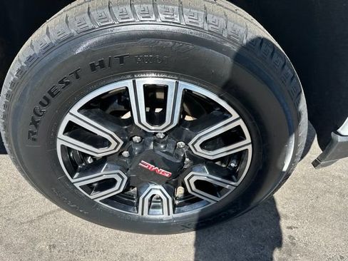 Used 2022 GMC Sierra 3500 AT4 w/ AT4 Preferred Package AWD/4WD image 9