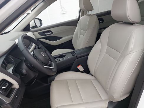Used 2023 Nissan Rogue SV w/ SV Premium B Package FWD image 17
