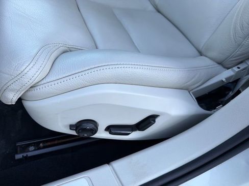 Used 2022 Volvo S60 T8 Inscription w/ Climate Package image 25