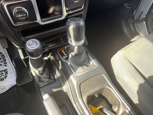 Used 2021 Jeep Wrangler Unlimited Sport AWD/4WD image 17
