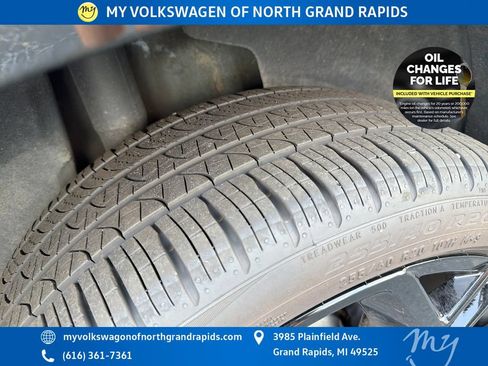 Used 2025 Volkswagen Tiguan SE R-Line AWD/4WD image 37