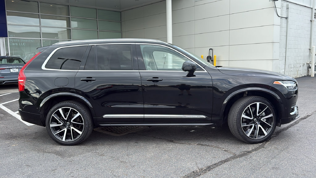 Certified 2024 Volvo XC90 T8 Plus AWD/4WD image 3