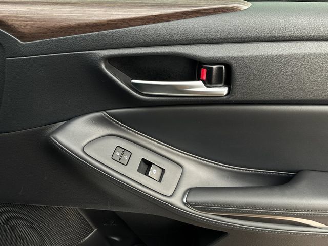 Used 2020 Toyota Avalon XLE w/ Preferred Accessory Package FWD image 16
