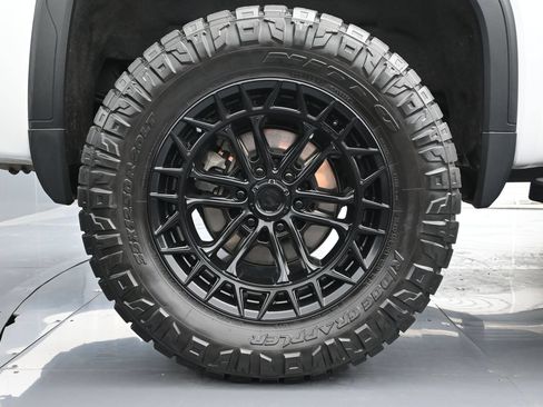 Used 2023 GMC Sierra 1500 SLT AWD/4WD image 18