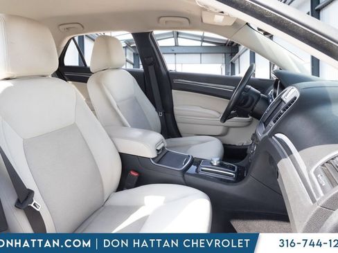 Used 2020 Chrysler 300 Touring w/ Driver Convenience Group RWD image 23