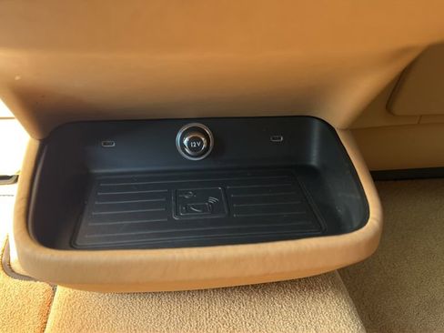 Used 2023 Bentley Bentayga Extended Wheelbase image 28