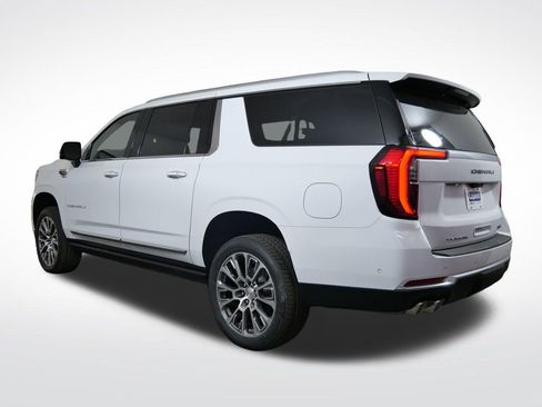 New 2026 GMC Yukon XL Denali w/ Denali Reserve Package AWD/4WD image 4