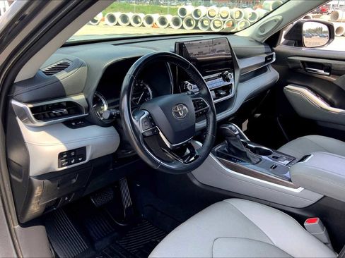 Used 2020 Toyota Highlander Limited FWD image 17