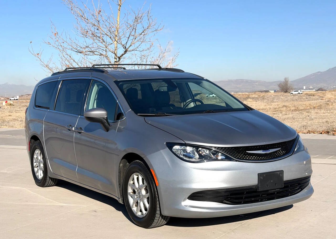 Used 2020 Chrysler Voyager Lxi FWD image 3