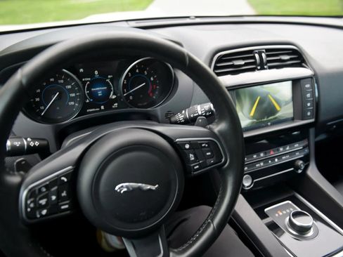 Used 2018 Jaguar F-PACE Premium AWD/4WD image 80