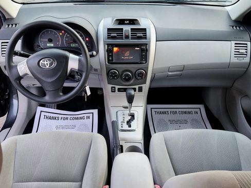 Used 2013 Toyota Corolla LE image 3