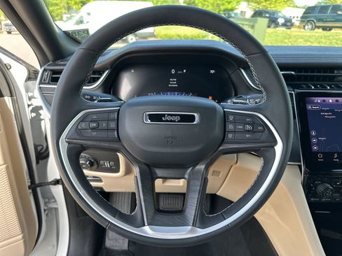 Certified 2025 Jeep Grand Cherokee L Limited AWD/4WD image 12