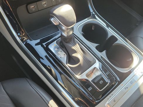 Certified 2024 Kia Carnival EX image 38