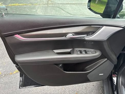 Used 2022 Cadillac XT5 Sportv w/ Technology Package AWD/4WD image 9