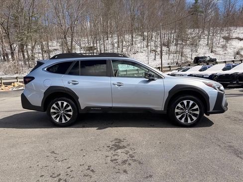 Certified 2025 Subaru Outback Limited AWD/4WD image 10
