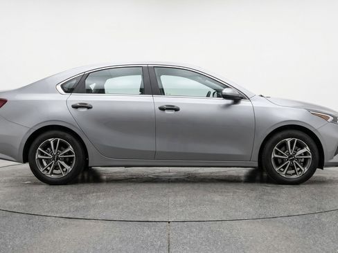 Used 2024 Kia Forte LXS FWD image 11