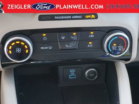 Used 2021 Ford Escape SE FWD image 18