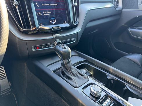 Used 2018 Volvo XC60 T5 R-Design w/ Convenience Package image 20