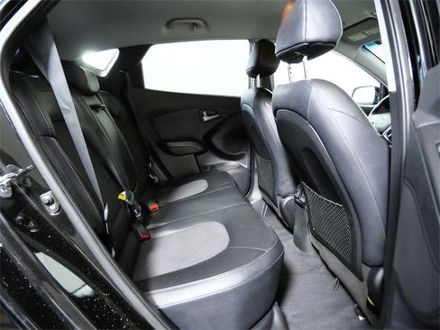 Used 2015 Hyundai Tucson SE image 12