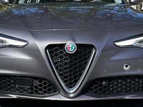 Used 2019 Alfa Romeo Giulia Ti AWD/4WD image 11