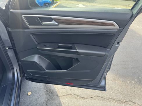 Used 2021 Volkswagen Atlas SE image 16