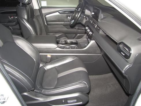 Certified 2025 Honda Pilot Touring image 20
