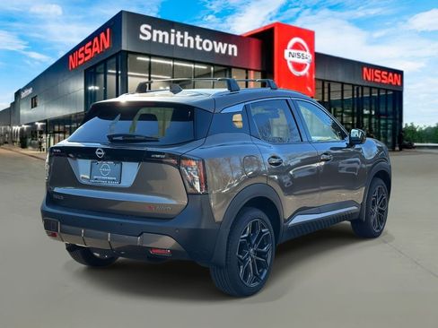 Certified 2025 Nissan Kicks SR w/ Illumination Package image 7