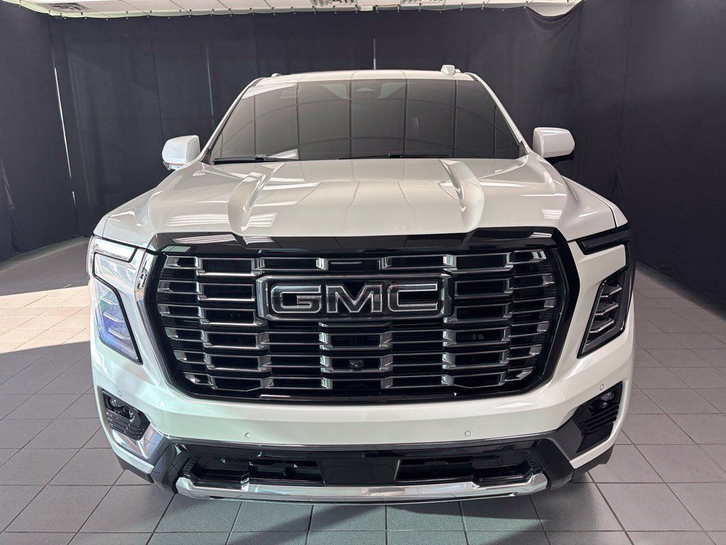 Used 2025 GMC Yukon Denali Ultimate w/ LPO, Floor Liner Package AWD/4WD image 10
