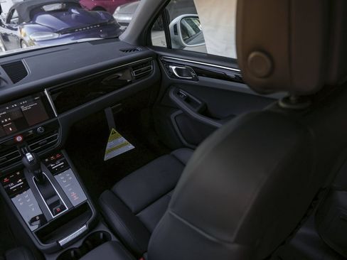 New 2025 Porsche Macan AWD/4WD image 36