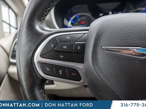 Used 2021 Chrysler Pacifica Touring-L FWD image 10
