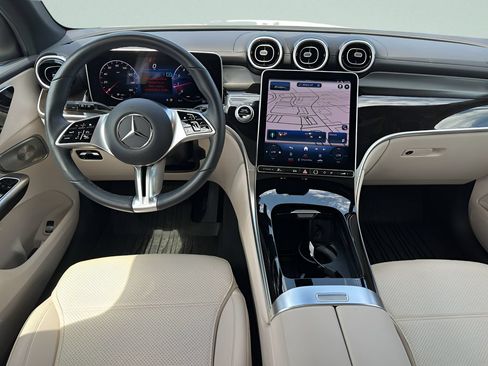 Used 2024 Mercedes-Benz GLC 300 4MATIC image 17
