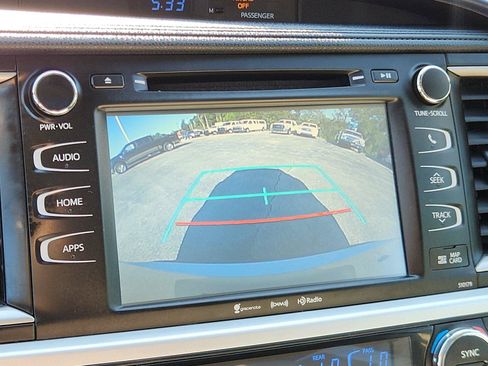 Used 2017 Toyota Highlander XLE AWD/4WD image 25