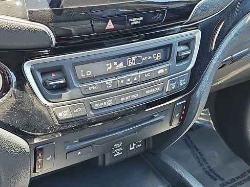 Used 2021 Honda Pilot Touring image 24