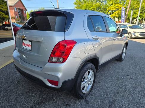 Used 2020 Chevrolet Trax LS FWD image 33