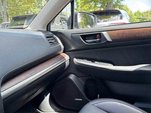 Used 2018 Subaru Outback 3.6R Limited AWD/4WD image 19