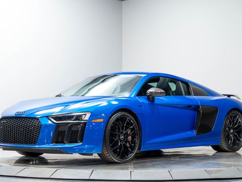 Used 2017 Audi R8 V10 plus AWD/4WD image 2