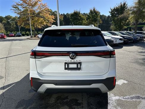 New 2025 Volkswagen Tiguan SE image 4