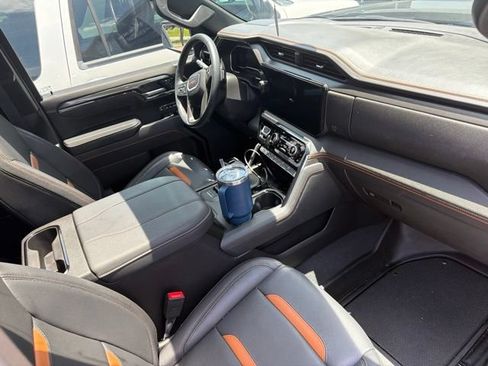 Used 2025 GMC Sierra 1500 AT4 w/ AT4 Premium Package AWD/4WD image 11