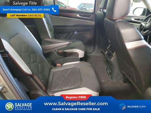 Used 2025 Volkswagen Atlas Peak Edition SE AWD/4WD image 15