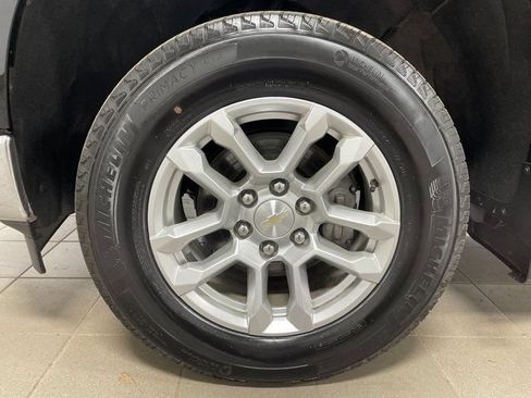 Used 2024 Chevrolet Silverado 1500 LT AWD/4WD image 7