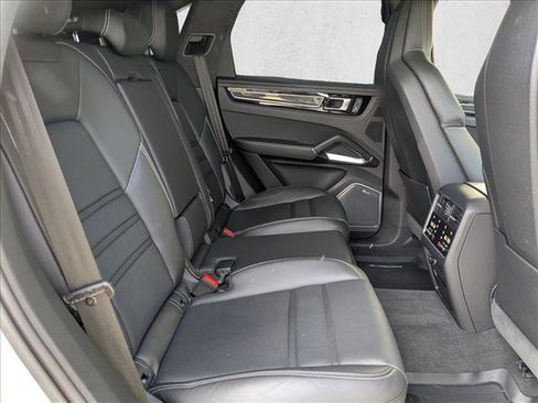 Used 2022 Porsche Cayenne Turbo image 22