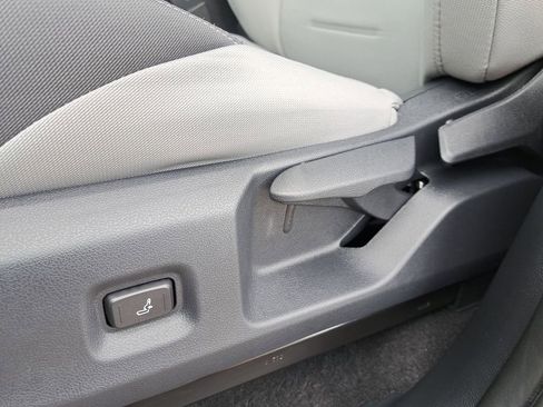 Certified 2025 Toyota Tacoma TRD Off-Road image 15