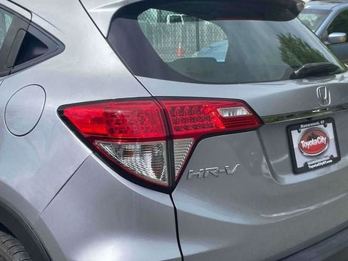 Used 2021 Honda HR-V LX image 12