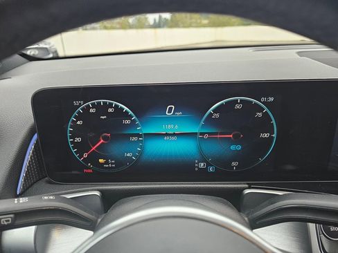 Used 2022 Mercedes-Benz EQB 350 4MATIC image 35