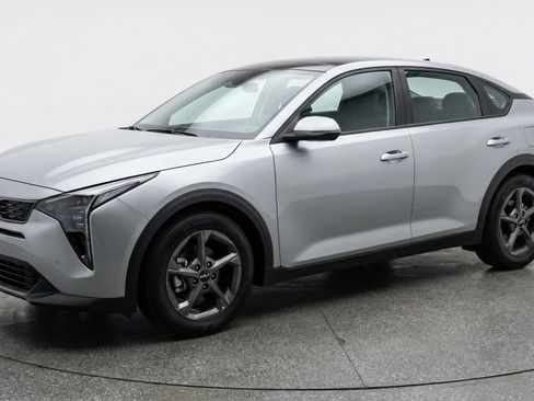 Used 2025 Kia K4 LXS image 3