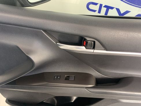 Used 2022 Toyota Camry SE image 39