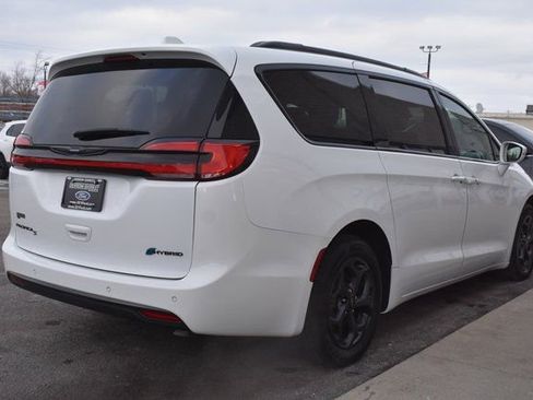 Used 2021 Chrysler Pacifica Limited w/ S Appearance Package FWD image 6